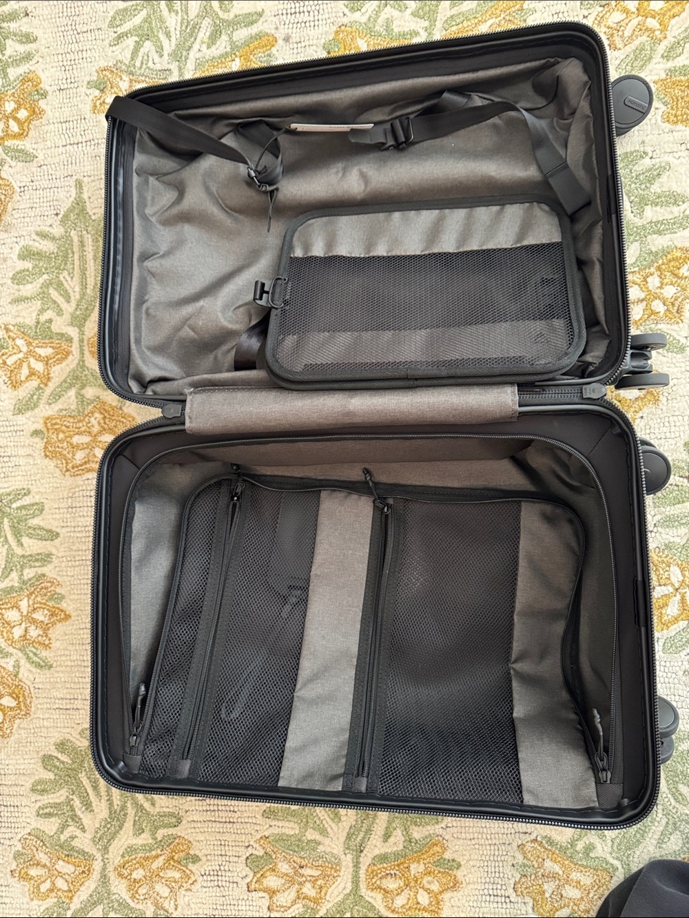Nomatic Carry-On classic Spinner Luggage in olive green gray NWT 14x9x22” - Picture 7 of 16